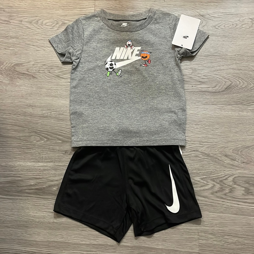 NWT Nike short set